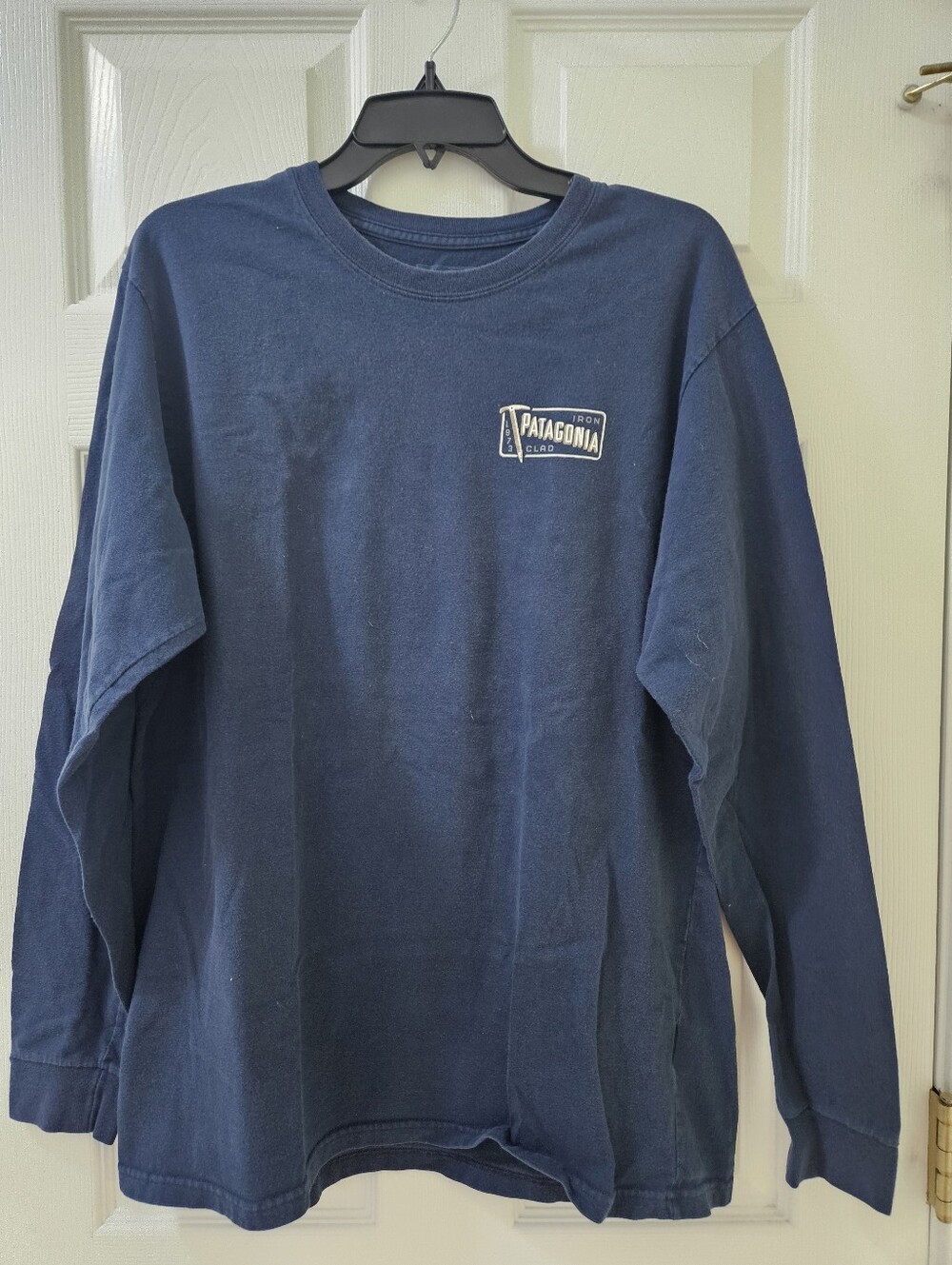 Patagonia Long-Sleeve Crew Tee in Dark Blue with Chest Logo. Large